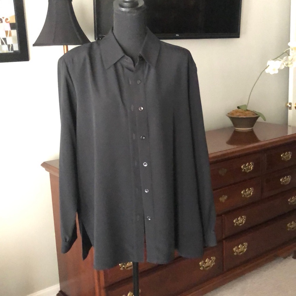 Women’s DA RUE top. Beautiful black blouse size 14. Rich looking and versatile
